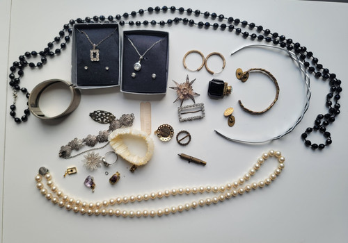 Vintage costume jewellery - vintage, job
