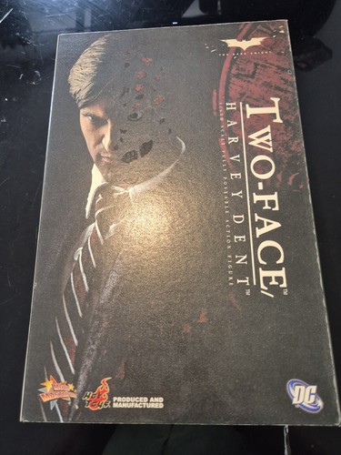 Hot toys the dark - hot,