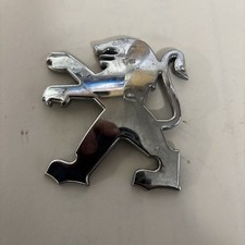 PEUGEOT 206 CC REAR PEUGEOT LION BADGE 04 REG GENUINE PEUGEOT PARTS