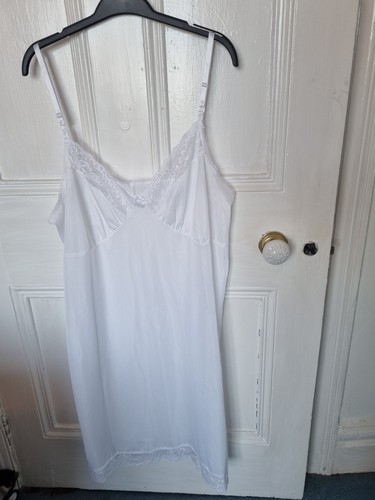 Vtg damart white - vtg, lace