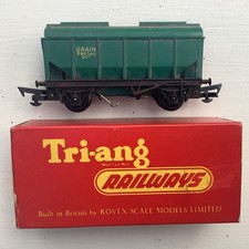 Triang R215. Operating Bulk Grain Wagon In Good Box.