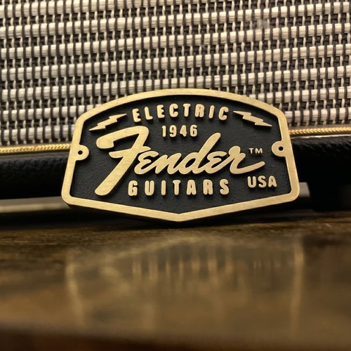 Fender guitar logo badge gold - fender,