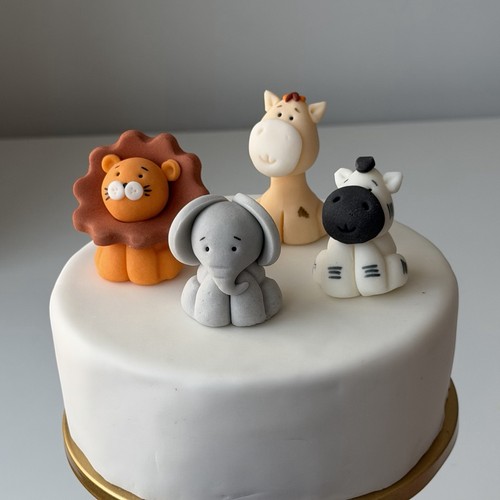 Safari animals edible cake - safari,