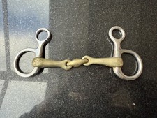 COMFORTABLE HANGING CHEEK