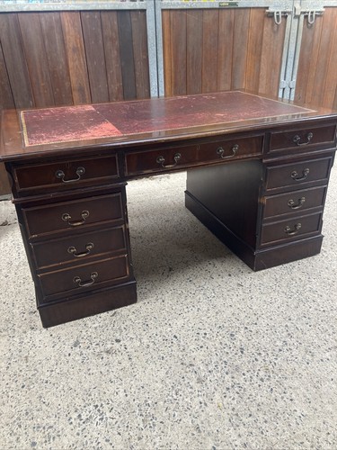 Large reproduction pedestal - large,