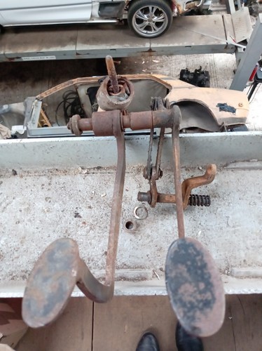Morris minor pedal set - minor,