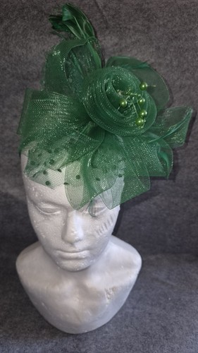 Emerald green fascinator hat - green,