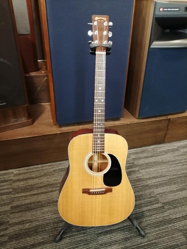 Martin acoustic guitar 18 - martin, d-18