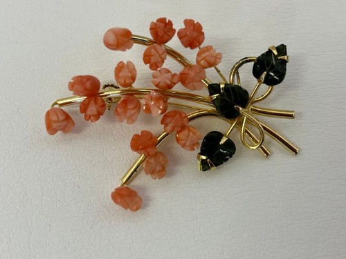 Vintage coral and jade brooch - coral,