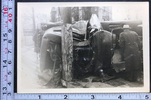 Automobile accident hits pole - hits,