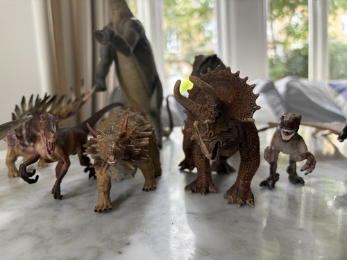 Collectable dinosaur bundle - dinosaur, of