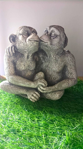 Kissing monkey concrete garden - concrete,