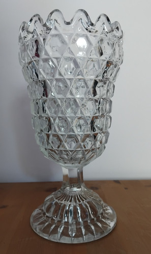 Stunning heavy crystal footed - stunning,