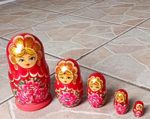 Russian matryoshka nesting - russian,