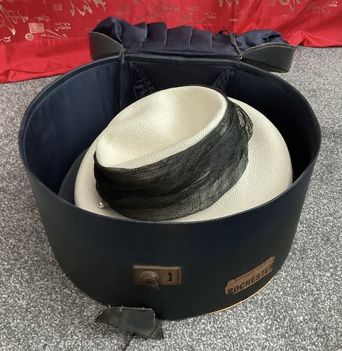 Vintage straw wide brimmed - 2,