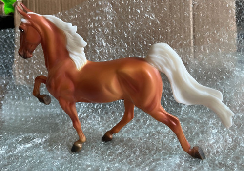 Breyer palomino saddlebred - palomino,