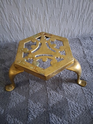 Vintage brass trivet - brass,