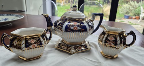 Beautiful vintage gaudy - beautiful,