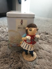 The Tales Of Honeysuckle Hill By Regency Fine Arts Tommy Teasel Hedhehog Figurin