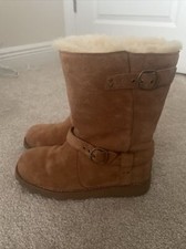 UGG Womens 7 Noira Suede