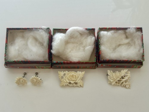 Vintage 40s carved floral - carved,