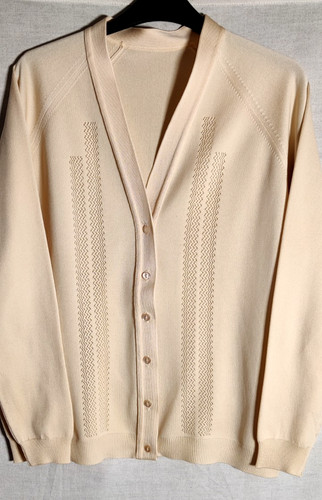 Classic ladies neck cardigan - v,