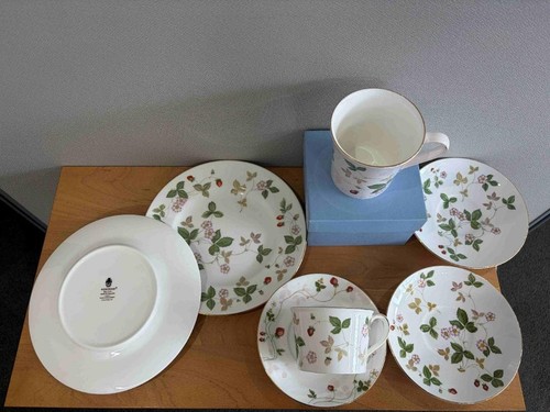 Wedgwood wild strawberry set - strawberry,
