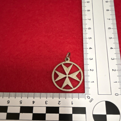 Round maltese cross cut out - round,