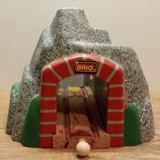 Brio Wooden Magnetic Thomas The Tank Engine Train Tunnel With Sounds