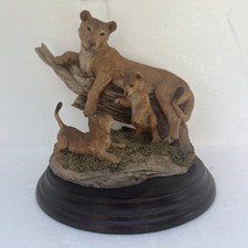 A Country Artists figure group