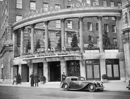 The entrance grosvenor - to,