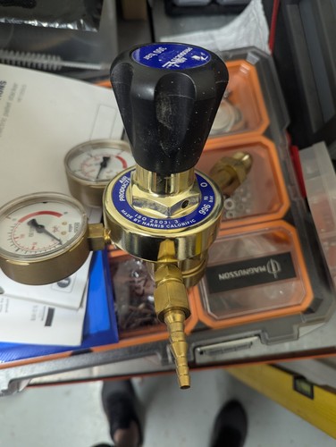 Oxygen regulator - oxygen,