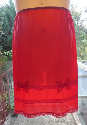 Beautiful vtg bright red - beautiful, semi