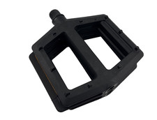 Giant pinner comp - flat, pedals