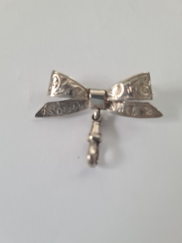 Vintage engraved silver bow - engraved,