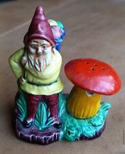 ViNTAGE 1930s 1940s KNOME  & TOAD  STOOL  SALT & PEPPER SET CRUiT.