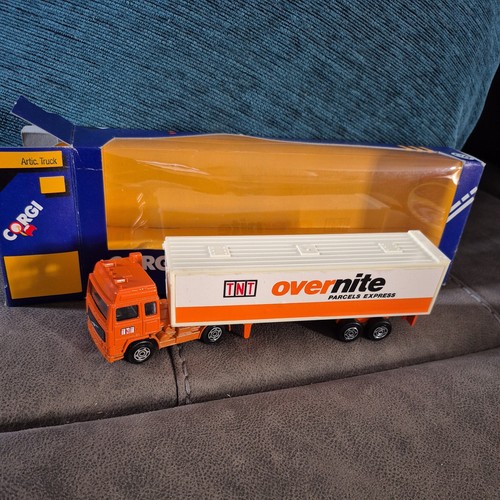 Corgi superhauler volvo - ,