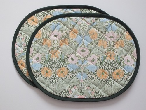 Pair quilted oval - quilted,