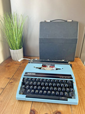 VINTAGE 70S SILVER REED SR 180 DE LUXE DUCK EGG BLUE TYPEWRITER OFFICE DESK PROP