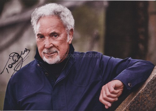 Tom jones hand signed - a4, photo