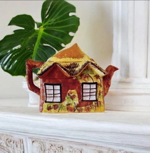 Vtg olde cottage teapot - ye,