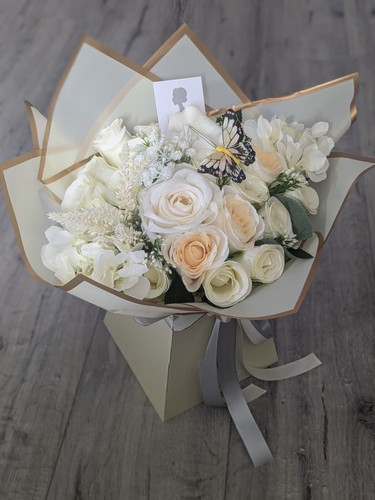 Handtied bouquet luxury - luxury, cream