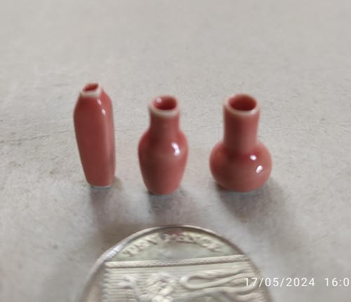 Dolls house unusual ceramic - unusual,
