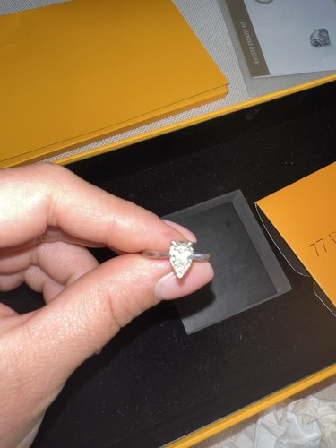 Pear cut carat diamond - pear,