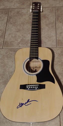 Willie nelson signed acoustic - nelson,