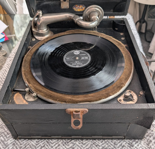 Vintage gramophone gilbert - vintage,