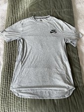 Men’s Nike SB Grey Short Sleeve Longline T-Shirt - Size Medium