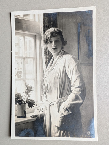 Old postcard woman - rp, glamour