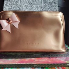 TED BAKER " ALLEY " BOW DETAIL LARGE ROSE GOLD WASH/TOILETRIES BAG Perfect Cond.