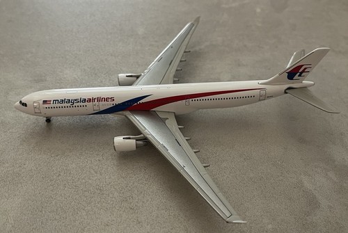 Malaysia airlines a330 300 - a330-300, jc
